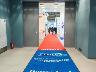 mata dywanowa przy wejsciu do hali Wisła i hali Dunaj.jpg